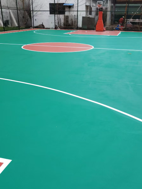 双清 球场长期使用易出现地面开裂